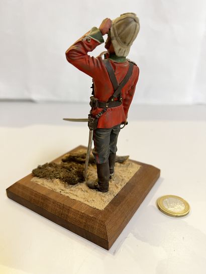 null Guerre Zoulous en 100 mm. Soldat Britannique de l’Infanterie. Sur socle en bois....