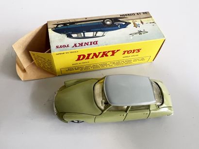 null Dinky Toys. CITROEN DS19 lime green with grey roof / 3. 530. New in box.