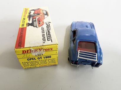 null Dinky Toys. OPEL 1900 GT bleu. Réf. 1421. Avec accessoires. Neuve en boite.