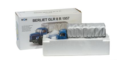 MQM. Berliet GLR 8R 1957 Plateau bâché. Échelle...