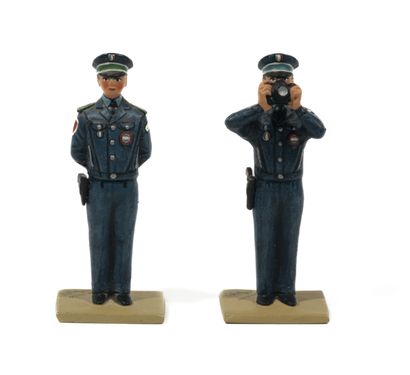 null Jean-Pierre FEIGLY. Police Nationale (1980). Deux gardiens de la paix, tenue...
