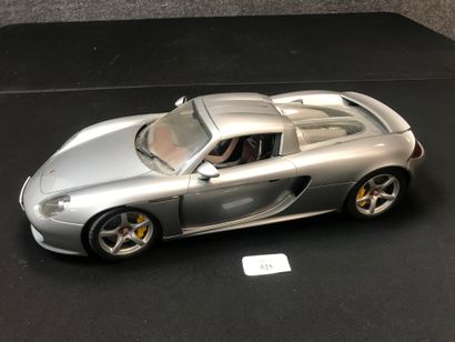 null TAMIYA metal. PORSCHE CARRERA GT. Scale 1/12 in metal. T.B.E.