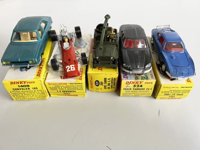 null Dinky Toys. 5 cars in boxes. Coach Panhard 24 C Ref. 524, Ferrari F1 Ref. 1422,...