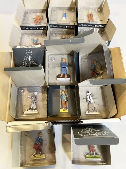 null Hergé figurines. Archives Tintin / 3. 14 flat figures with their protections....