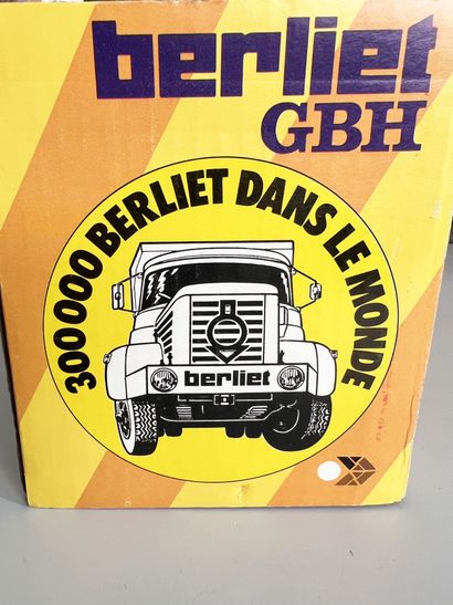 null MONT BLANC toys. Berliet GBH 280 Red. Length : 40 cm. Brand new in box.