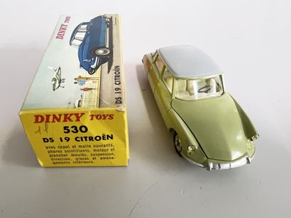 null Dinky Toys. CITROEN DS19 lime green with grey roof / 1. 530. New in box.