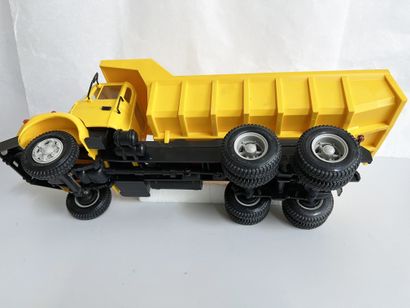null MONT BLANC toys. Berliet GBH 280 Yellow. Length : 40 cm, T.B.E.