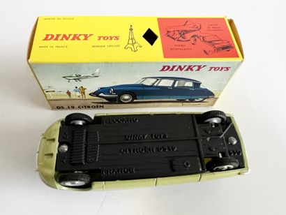 null Dinky Toys. CITROEN DS19 lime green with grey roof / 2. 530. New in box.