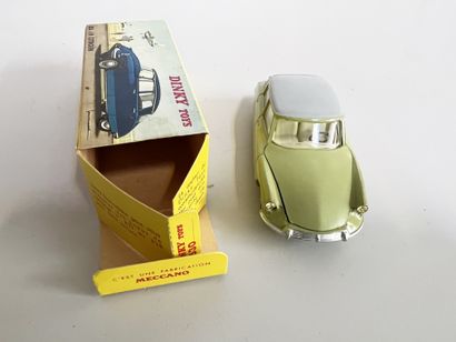 null Dinky Toys. CITROEN DS19 lime green with grey roof / 3. 530. New in box.