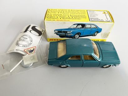 null Dinky Toys. CHRYSLER 180 Sedan blue-green metal / 2. Ref. 1409. With accessories....