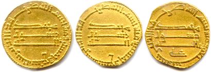 null LES ABBASSIDES 

Trois monnaies d'or : 

deux Dinars de Al Mansour, 2e calife...
