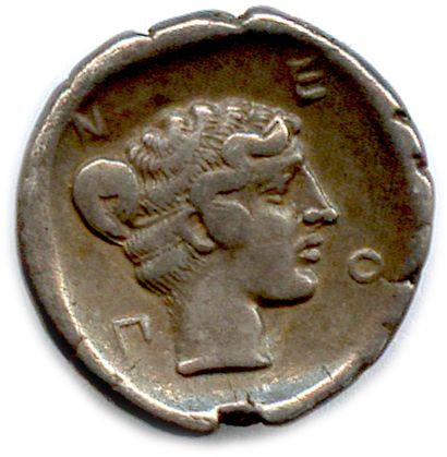null MACEDONIA - NEAPOLIS 375-350

Head of Gorgon, facing, sticking out her tongue....