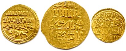 null THE MAMELOUKS 

Three gold coins : 

Lion dinar of Az-Zâhir Rukn ad-Dîn Baybars...