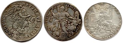 null ITALIE - VATICAN 

Trois monnaies d'argent : 

Innocent XI (1676-1686) 

Piastre...