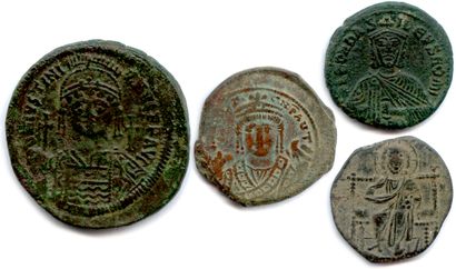 Quatre monnaies byzantines : 

Follis et...
