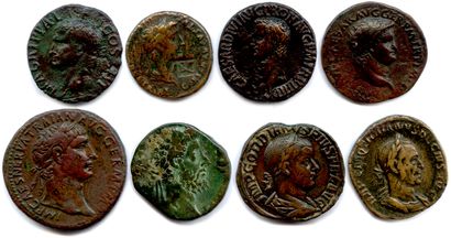 Huit monnaies romaines en bronze : Agrippa,...