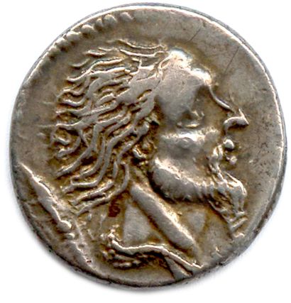 null HOSTILIA L. Hostilius Saserna 48 BC.

Draped bust of Vercingetorix on the right....