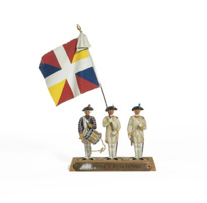 null Régiment d’Anjou (1786). 1 officier, le drapeau, 1 tambour. (3 fig.). Socle...