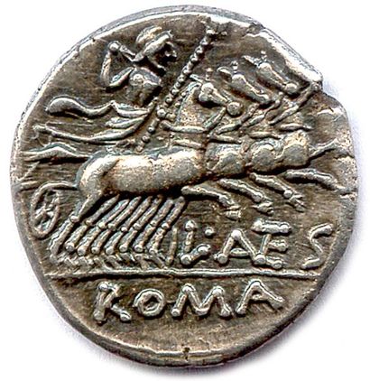 null ANTESTIA 136 avant J.-C. Denier d'argent. 3,93 g. (Tête de Rome/Quadrige). Cr...
