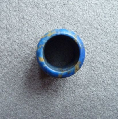 null BAGUE d'ARCHER en lapis lazuli de forme annulaire. Chine. Diamètre: 2.8 cm