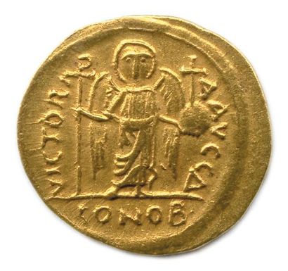 null BYZANCE - MAURICE TIBÈRE 582-602 Solidus (sou d'or) frappé à Constantinople....
