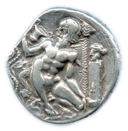 null SICILE - NAXOS 413-404 Tête laurée d'Apollon à droite, les cheveux relevés....