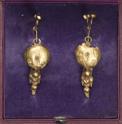 null Importante paire de boucles d’oreilles.

Or jaune.

Art Romain, IIème - IIIème...