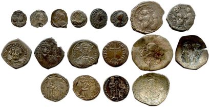 null BYZANCE 

Lot de 15 monnaies byzantines en argent : 

Quarts de silique, Tiers...