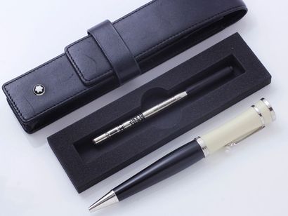 MONTBLANC MONTBLANC ''GRETA GARBO''

Stylo à bille en métal argenté et résine de...