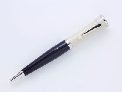 MONTBLANC MONTBLANC ''GRETA GARBO''

Stylo à bille en métal argenté et résine de...