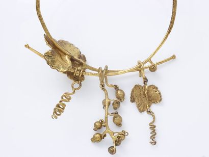 Claude LALANNE Claude LALANNE (1925-2019) - Gilded bronze gooseberry necklace signed...