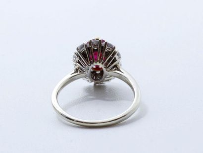 Ring Ring in 750-thousandths white gold, adorned with a facetted oval ruby set with...