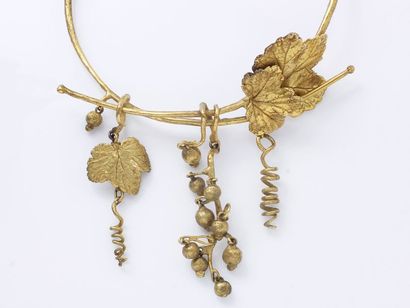 Claude LALANNE Claude LALANNE (1925-2019) - Gilded bronze gooseberry necklace signed...