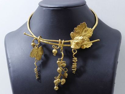 Claude LALANNE Claude LALANNE (1925-2019) - Gilded bronze gooseberry necklace signed...