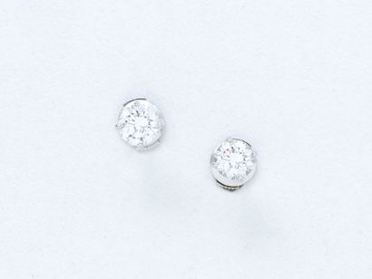Diamant Paire de clous d'oreilles en or gris 750 millièmes, ornés de diamants brillantés...
