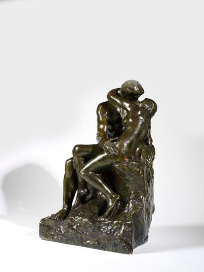 Auguste RODIN Auguste RODIN - Le baiser, troisième réduction. Bronze à patine noire...