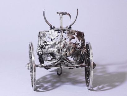 CHRISTOFLE CHRISTOFLE - Chariot à bouteille en métal argenté à décor de feuilles...