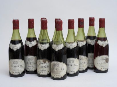 JULIENAS, VIN 10 bottles JULIENAS 1976 Quinson Fils (levels: 5 between 5 and 6 cm...