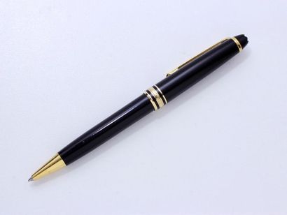 MONTBLANC MONTBLANC ''MEISTERSTÜCK''.

Ballpoint pen, black resin barrel and cap,...