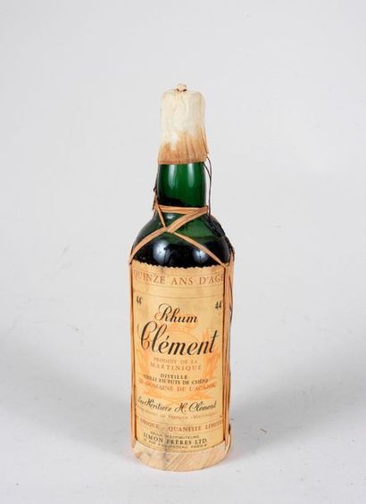 Rhum Clément 1 bouteille RHUM CLEMENT 15ans d'âge, embouteillage estimé 1970 (niveau...