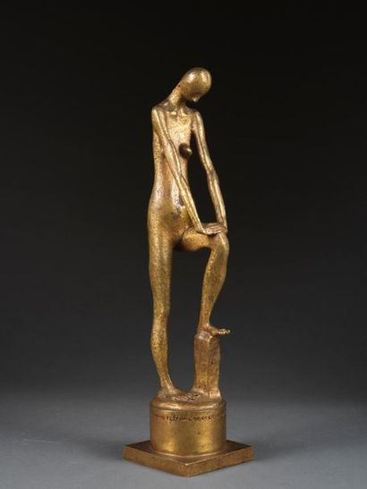 ROBERT COUTURIER Robert COUTURIER (1905-2008) -Pensive woman - Bronze with golden...