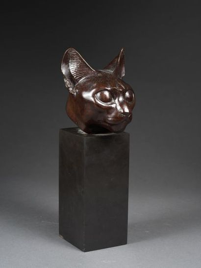Charles ARTUS Charles ARTUS (1897-1978) - Egyptian cat's head - Bronze with a rich...