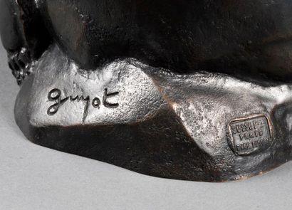 Georges Guyot Georges GUYOT (1885-1973) - Ours des Pyrénées - Bronze à patine brun-noir...