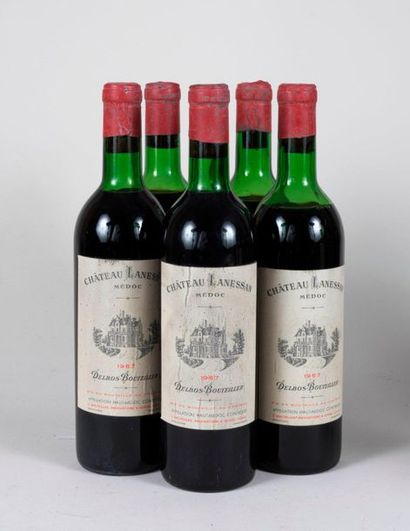 CHÂTEAU LANESSAN 5 bouteilles CHÂTEAU LANESSAN 1967 Haut-Médoc (niveaux : 2 très...