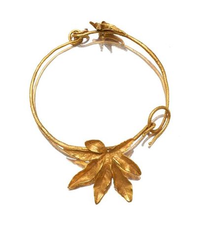 Claude LALANNE Claude LALANNE (1925-2019) - Passion flower necklace in gilt bronze...
