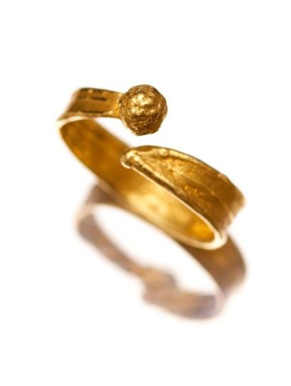 Claude LALANNE Claude LALANNE (1925-2019) - Unsigned gilt bronze mimosa ring - Provenance:...