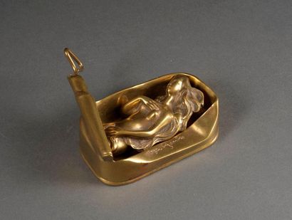 ROGER BEZOMBES Roger BEZOMBES (1913-1994) - La femme sardine - Bronze à patine doré...