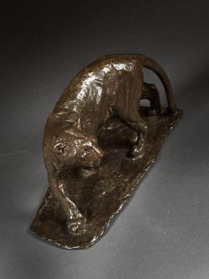 ROGER GODCHAUX Roger GODCHAUX (1878-1958) - Panthère tournant - Bronze à patine brun...