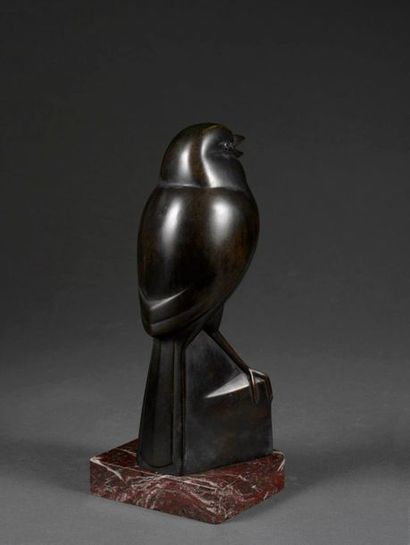 J. MARTEL J. MARTEL (1896-1966) - Sparrow with open beak - Bronze with brown patina...