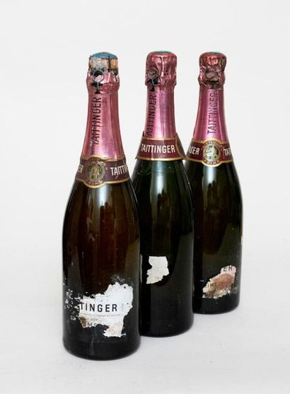 Taittinger 3 bouteillles CHAMPAGNE TAITTINGER (estimé entre 1961 et 1964) Brut rosé...